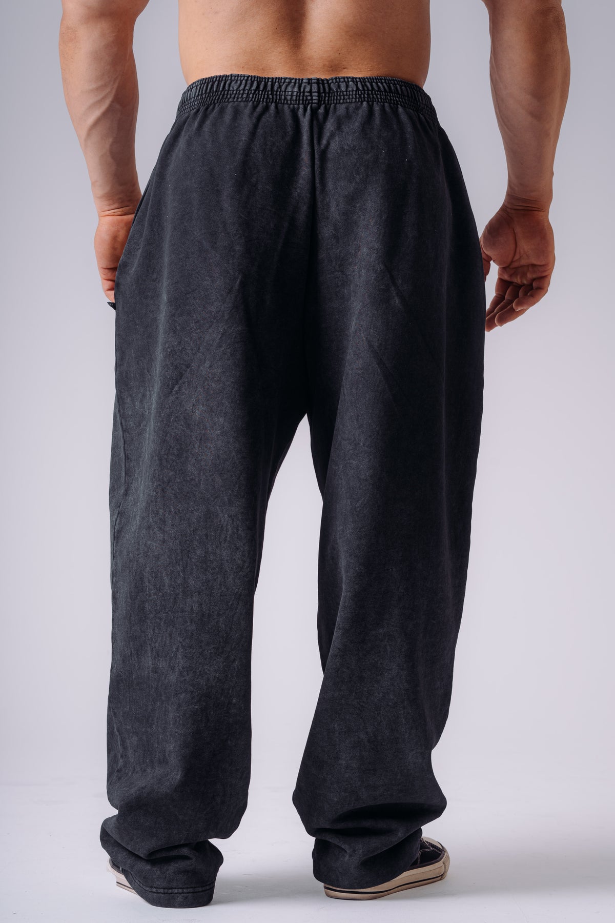NEBBIA X OLYMPIA PUMP COVER SWEATPANTS 954