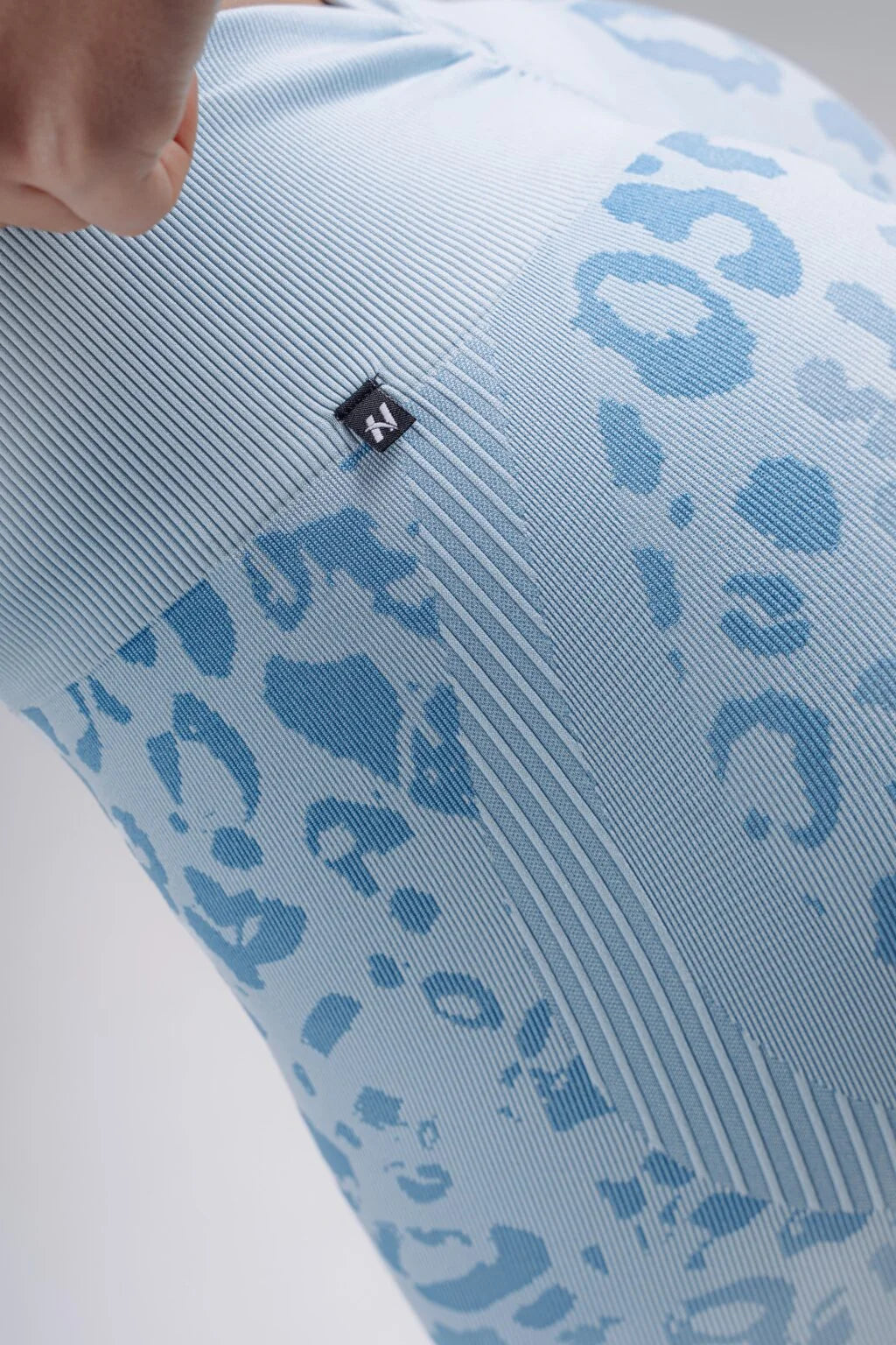 PUSH-UP COMPRESSION LEOPARD SHORTS PRIMAL 856