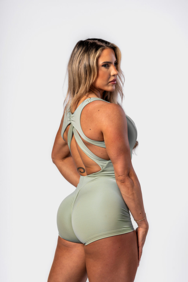 BODY-ENHANCING WORKOUT JUMPSUIT STRONG BEAUTY LIGHT 427