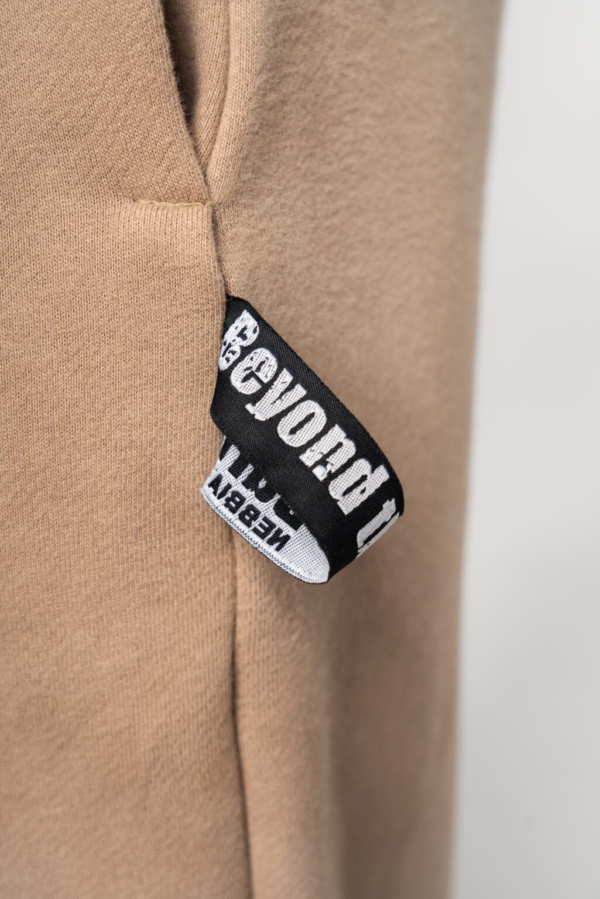 nebbia.preview.deploy.sk-gym-sweatpants-baggy-style-gym-bro-365-light-brown-detail-1025x1536 GYM SWEATPANTS BAGGY STYLE GYM BRO LIGHT BROWN 365